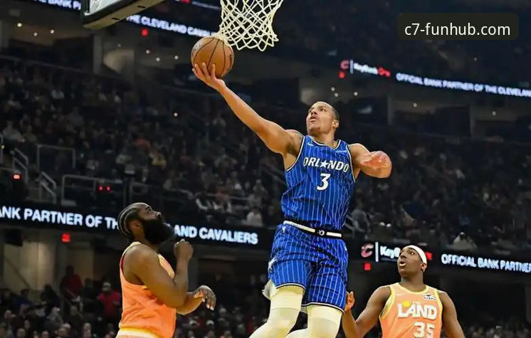 米切尔狂飙42分 vs 班凯罗空砍36分：一场进攻盛宴的两种打开方式